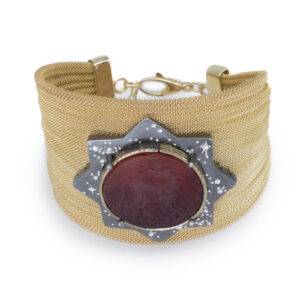 Brazalete de Malla y Cornalina tallada