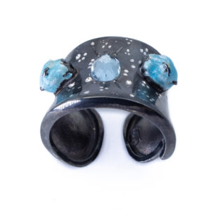 Anillo de los Guardianes del Tesoro y el Topacio Azul