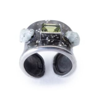Anillo de los Guardianes del Tesoro y el Peridoto